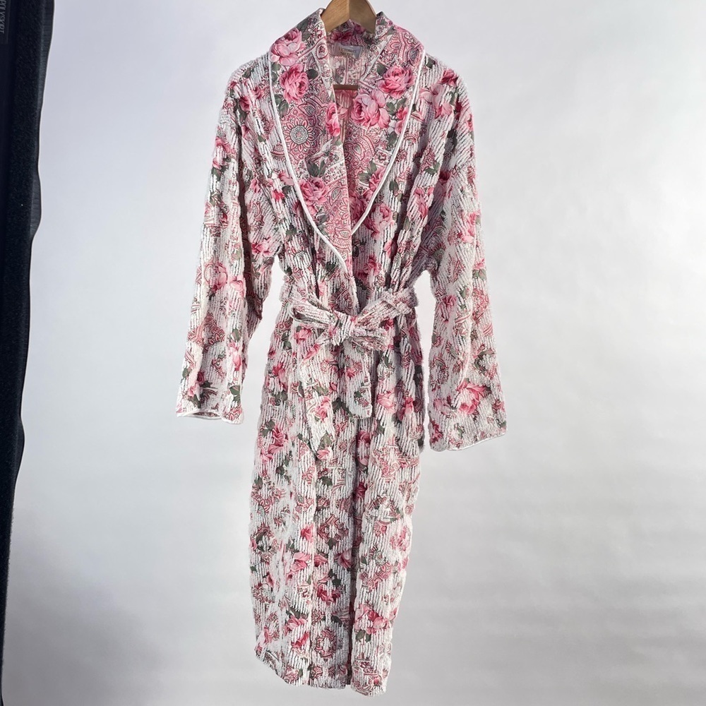 Vintage 90's Victoria's Secret Floral Belted Robe in White Pink Size O/S